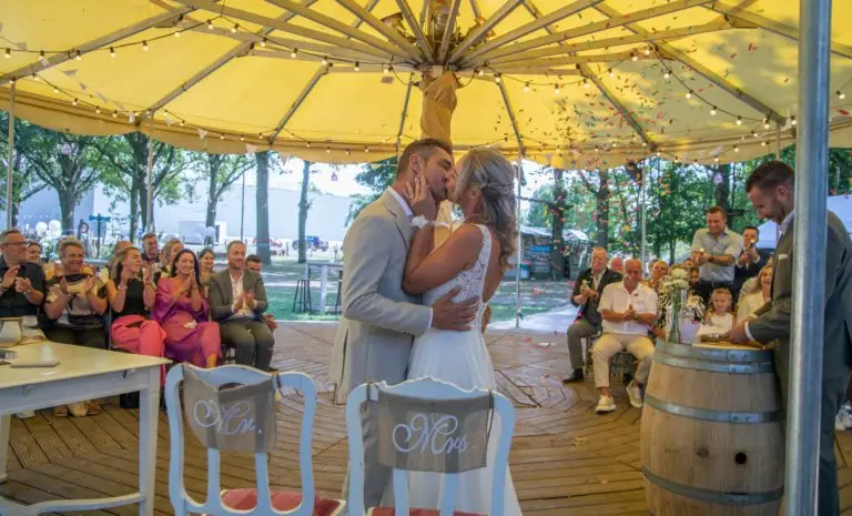 festivalbruiloft ceremonie